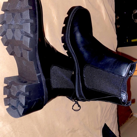 Selling these custom boots - Picture 1 of 3